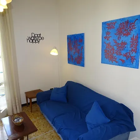 Helle In Apartment